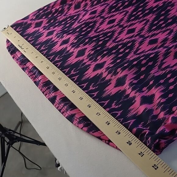 Carol Rose sz L pink and navy geometric design tunic top - Picture 7 of 9